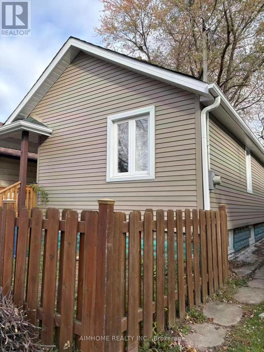 7 SNEATH AVENUE — Toronto (Oakridge), Ontario - Main photo