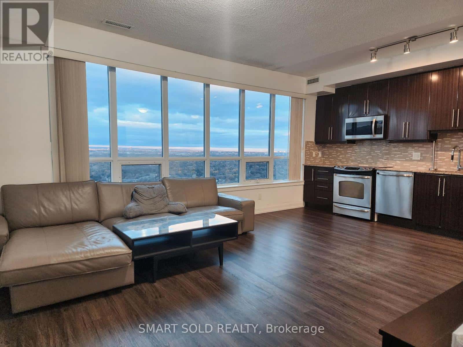 PH202 - 7171 YONGE STREET — Markham (Thornhill), Ontario - Photo 2 of 11