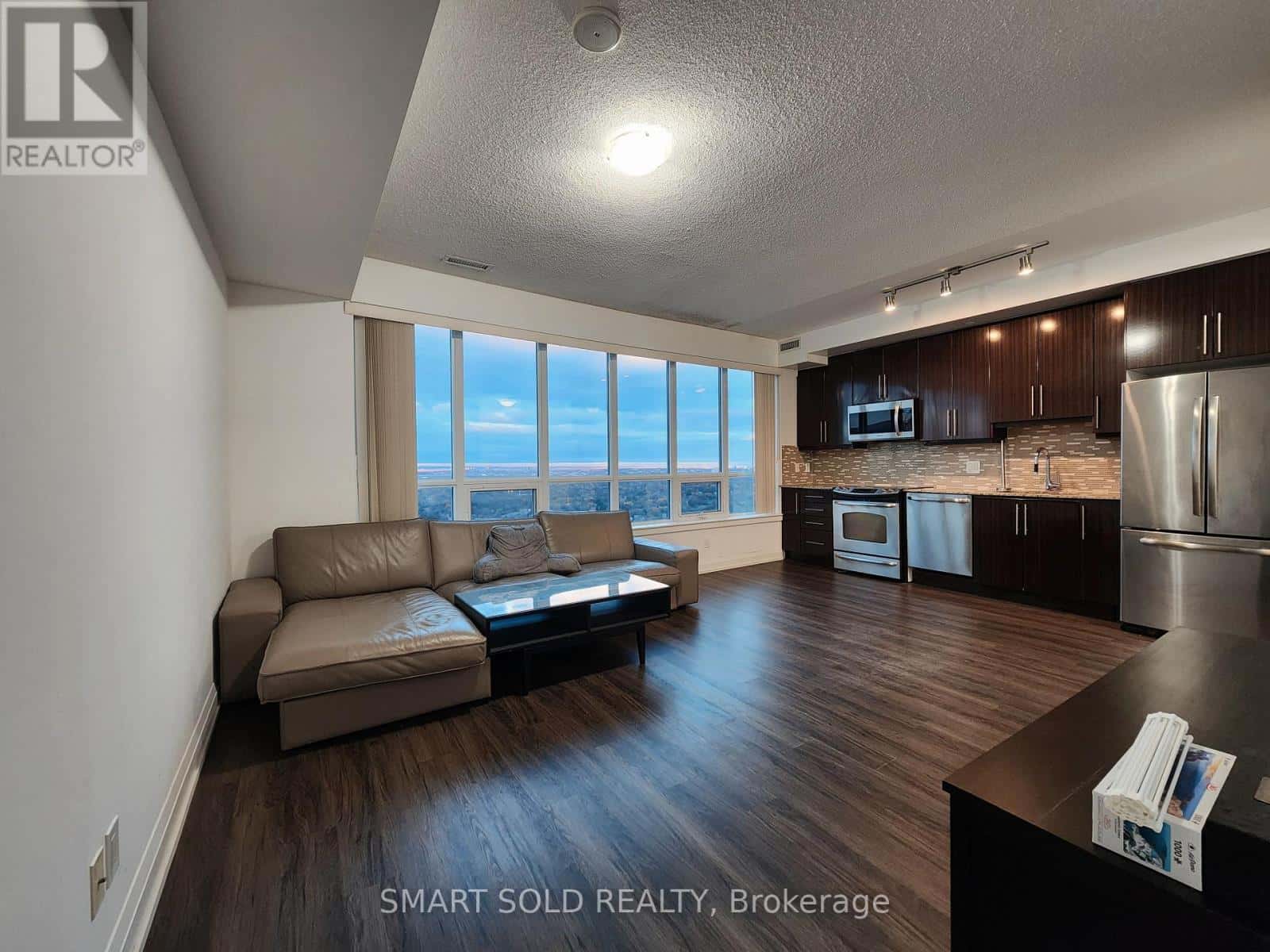 PH202 - 7171 YONGE STREET — Markham (Thornhill), Ontario - Photo 3 of 11