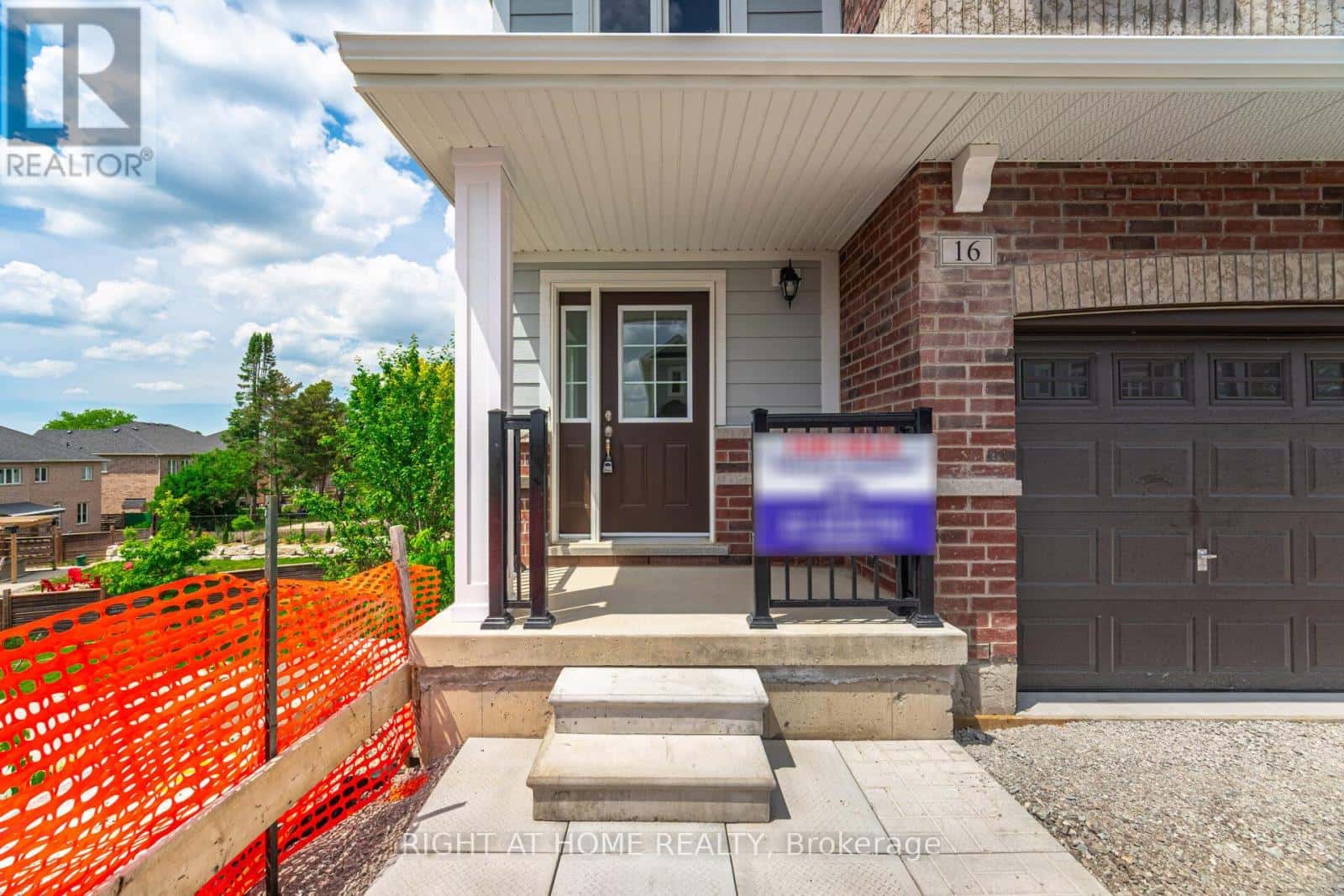 16 RAVENSCRAIG PLACE — Innisfil (Cookstown), Ontario - Photo 2 of 36