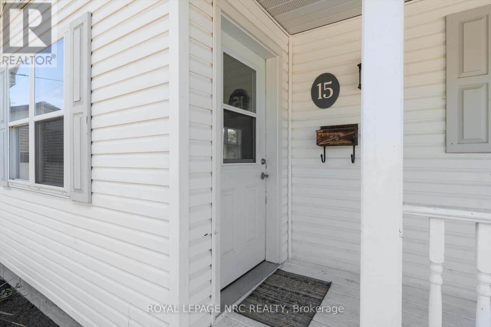 15 MICHIGAN AVENUE — St. Catharines (Port Dalhousie), Ontario - Photo 4 of 42