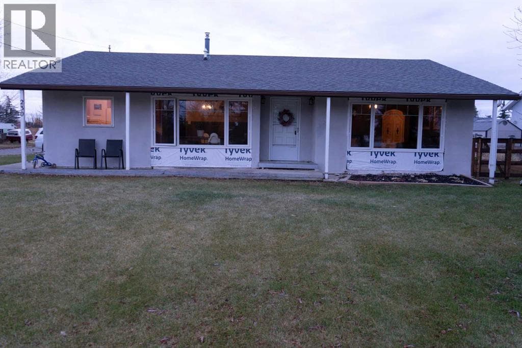 230 E 100 S Street — Raymond, Alberta - Main photo