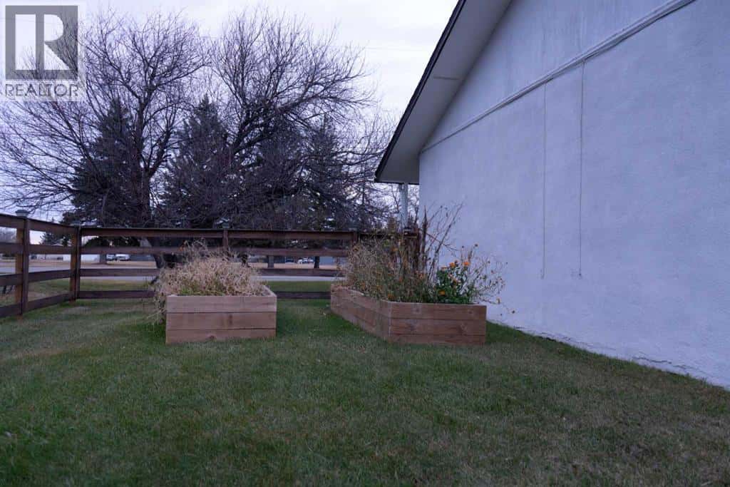 230 E 100 S Street — Raymond, Alberta - Photo 5 of 23