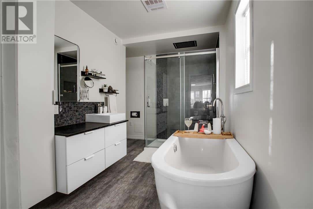 211 Ray Street — Wahnapitae, Ontario - Photo 5 of 59