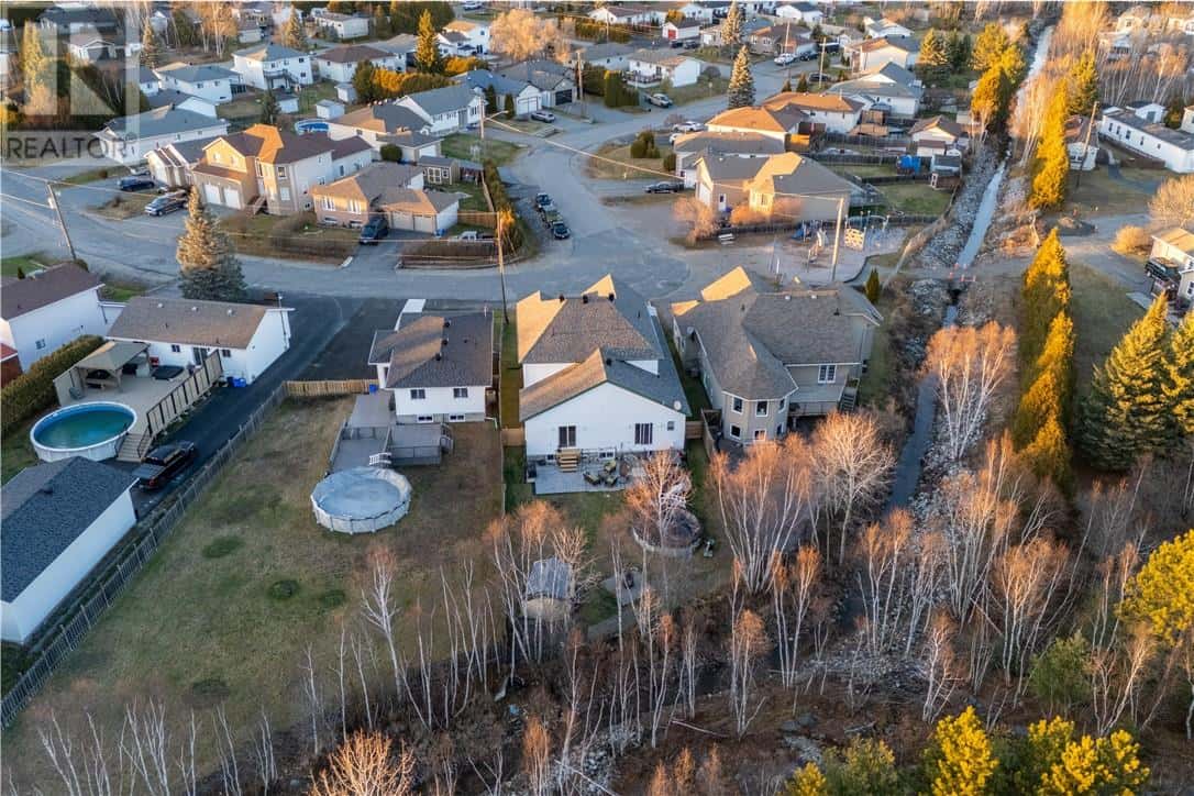 211 Ray Street — Wahnapitae, Ontario - Photo 3 of 59