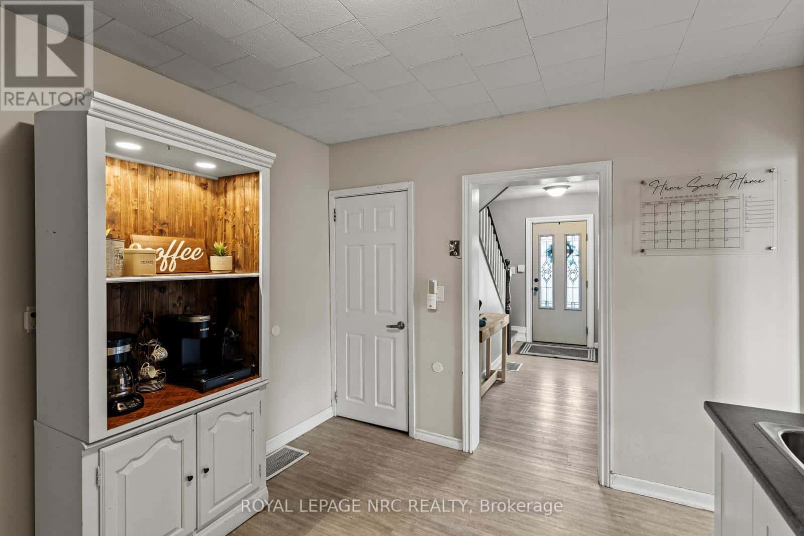 313 BURGAR STREET — Welland (Welland Downtown), Ontario - Photo 3 of 27