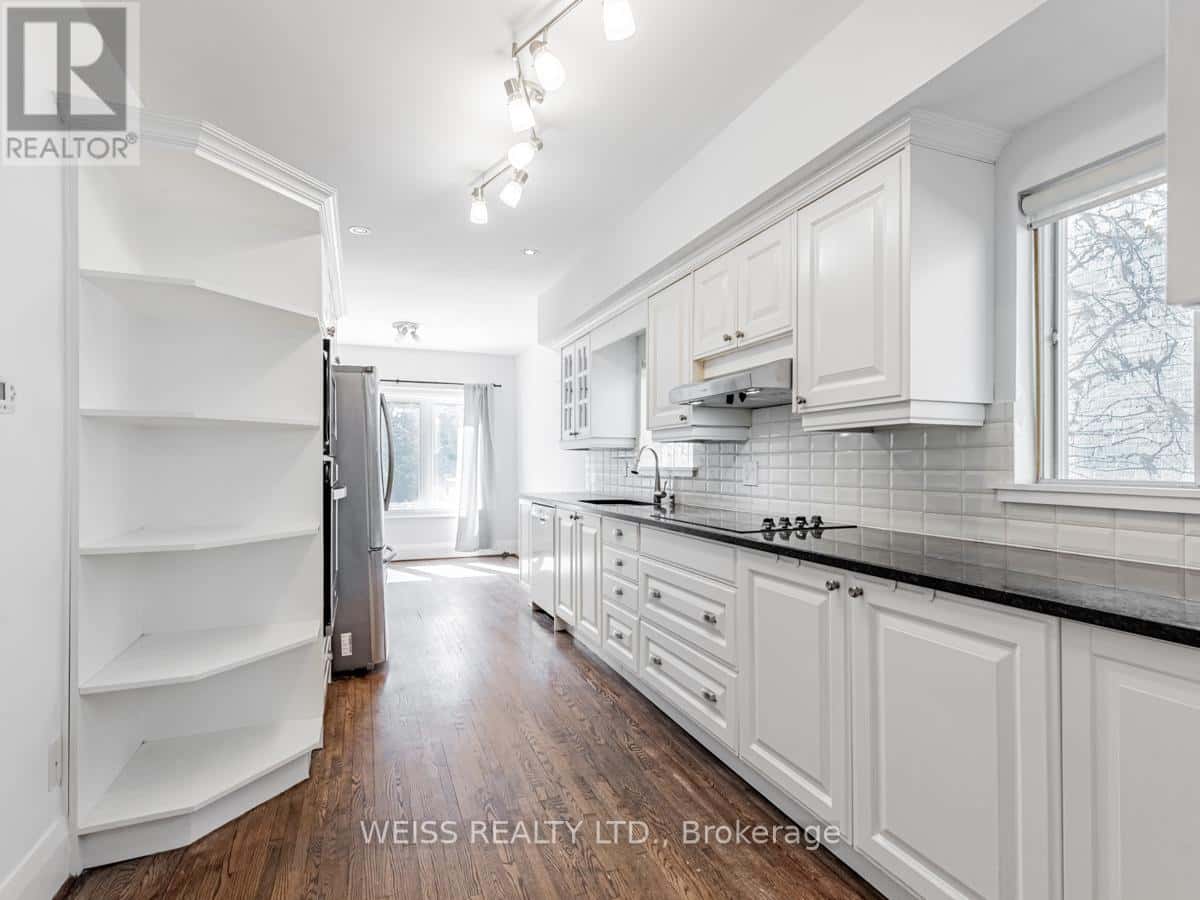 205 GLENGROVE AVENUE — Toronto (Lawrence Park South), Ontario - Photo 4 of 37