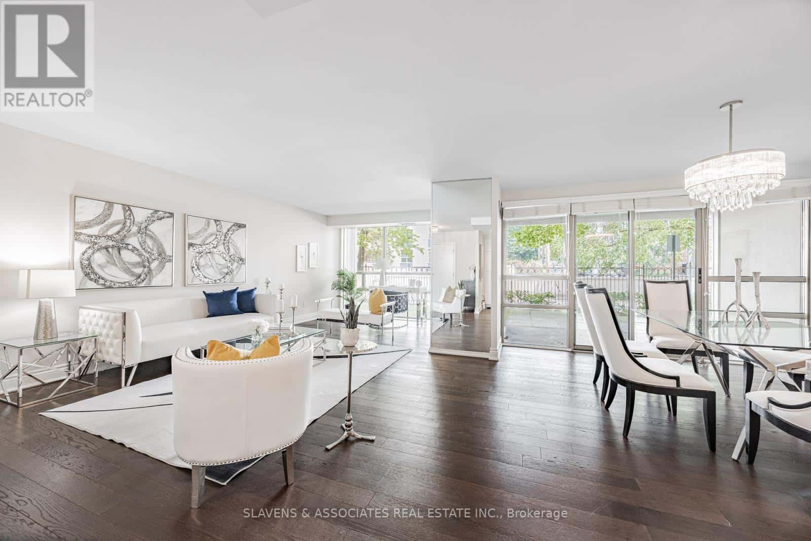 108 - 18 LOWER VILLAGE GATE — Toronto (Forest Hill South), Ontario - Photo 3 of 31