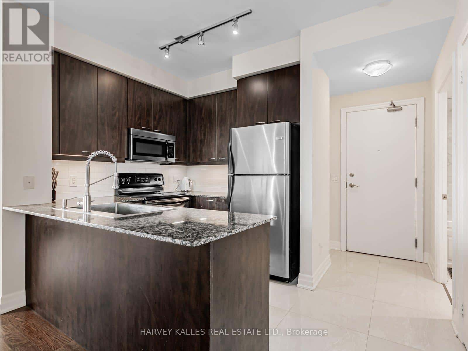 1001 - 500 ST CLAIR AVENUE W — Toronto (Forest Hill South), Ontario - Photo 4 of 31