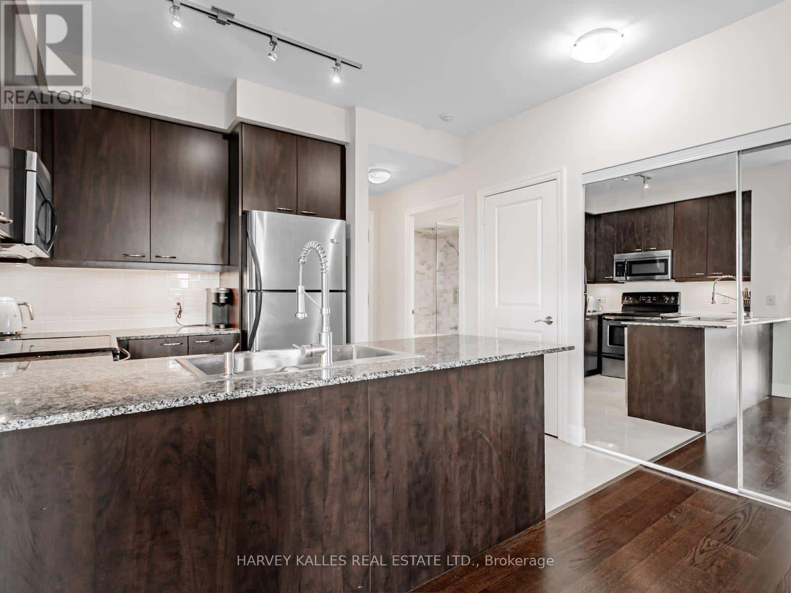 1001 - 500 ST CLAIR AVENUE W — Toronto (Forest Hill South), Ontario - Photo 5 of 31