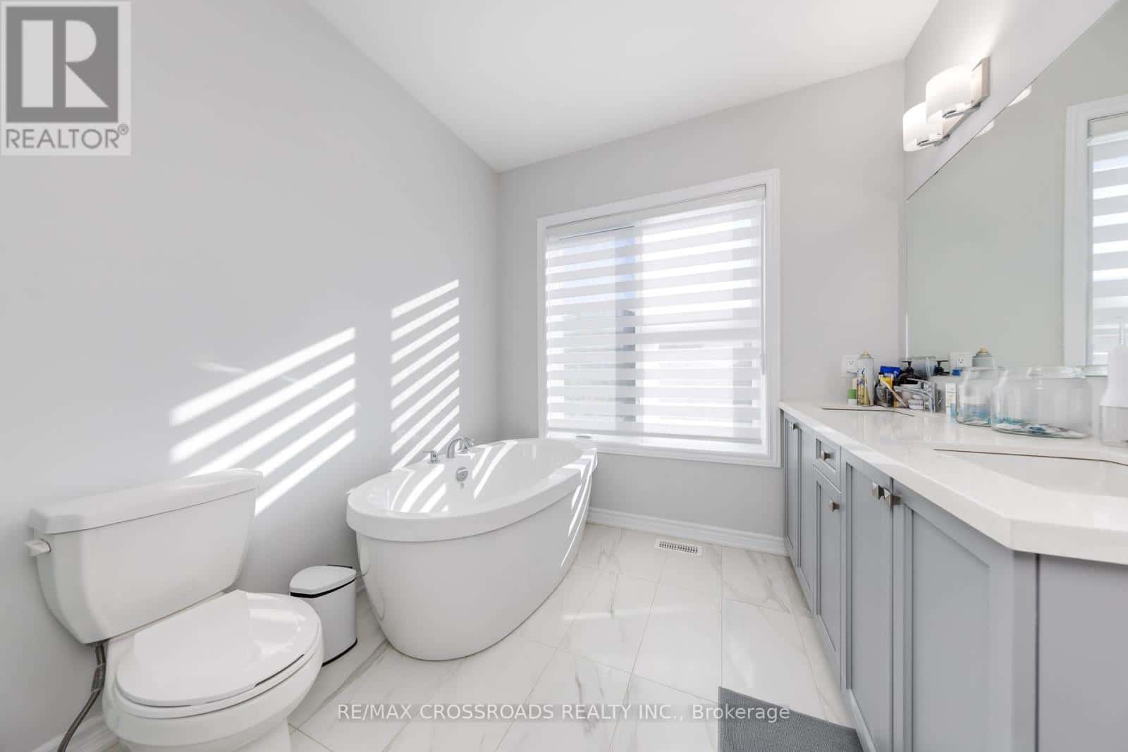 15 PERCY RYE AVENUE — Markham (Angus Glen), Ontario - Photo 3 of 39