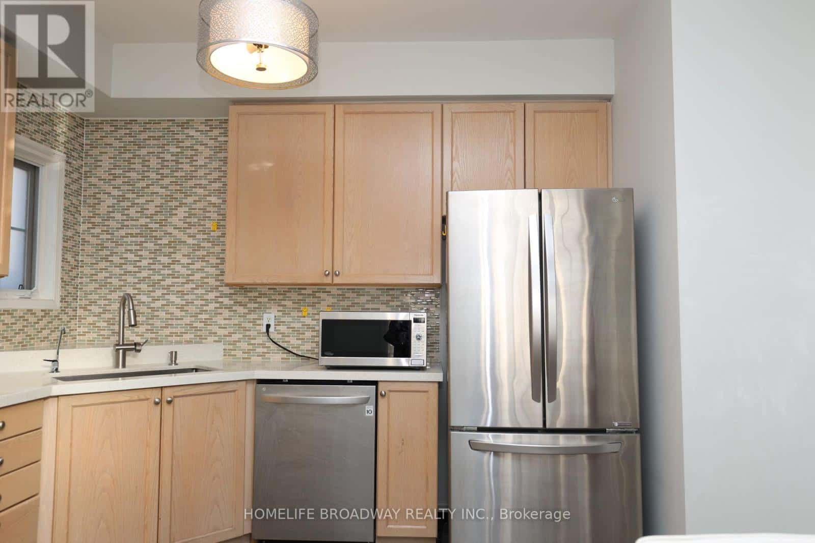 2 CATHERINA STREET — Markham (Berczy), Ontario - Photo 3 of 12