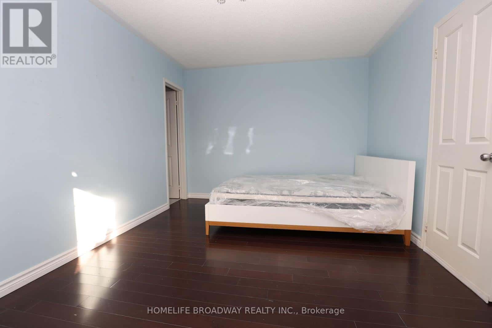 2 CATHERINA STREET — Markham (Berczy), Ontario - Photo 2 of 12