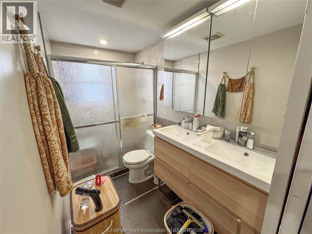 17 MCNAUGHTON AVENUE — Wallaceburg, Ontario - Photo 5 of 17