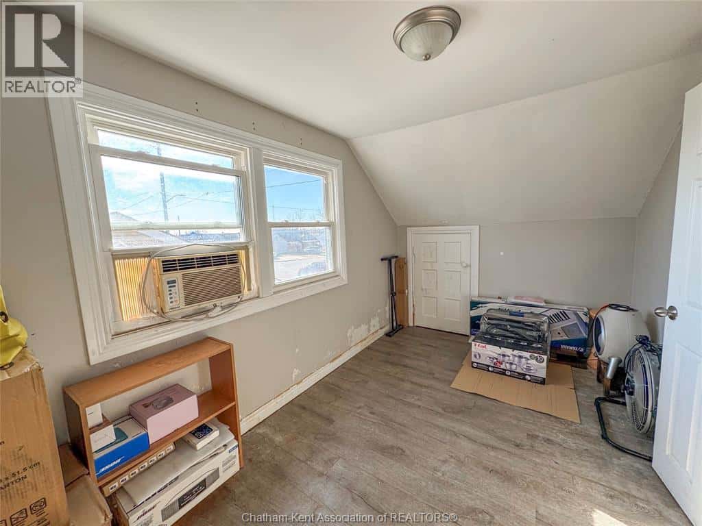 17 MCNAUGHTON AVENUE — Wallaceburg, Ontario - Photo 4 of 17