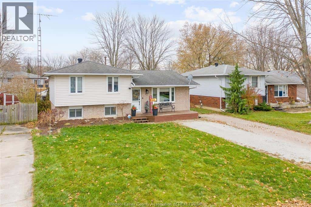 21 PEARL — Tilbury, Ontario - Photo 2 of 47