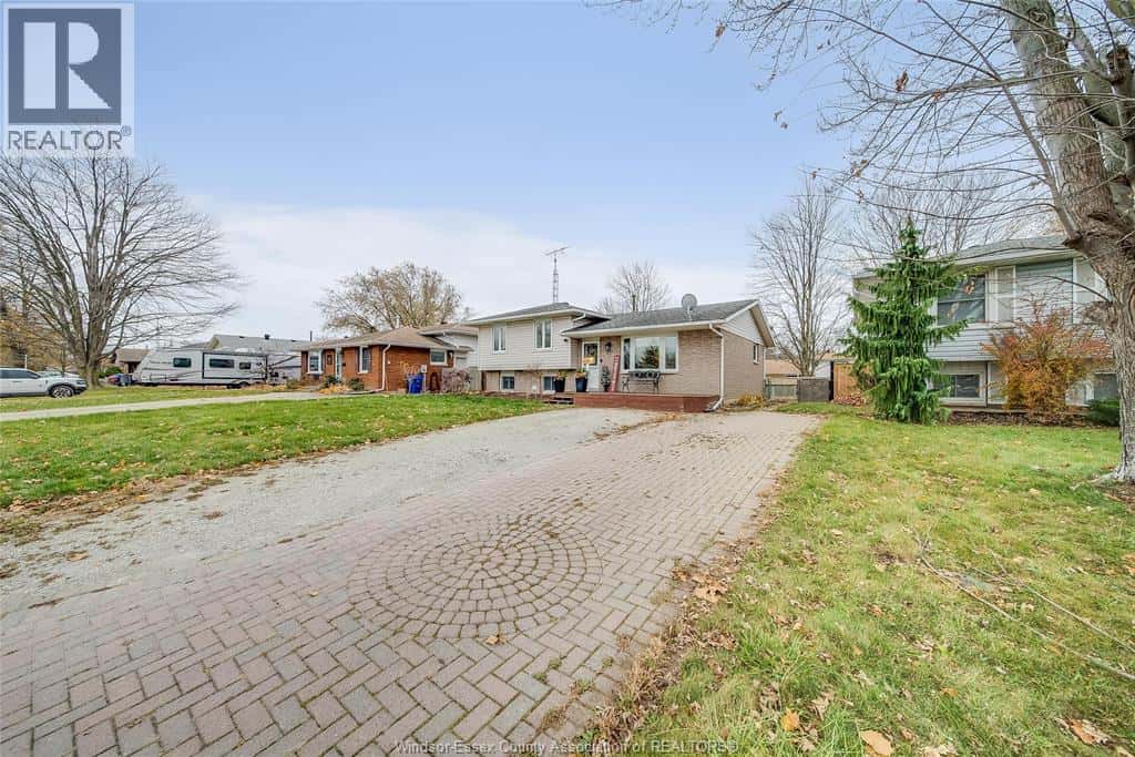 21 PEARL — Tilbury, Ontario - Photo 4 of 47