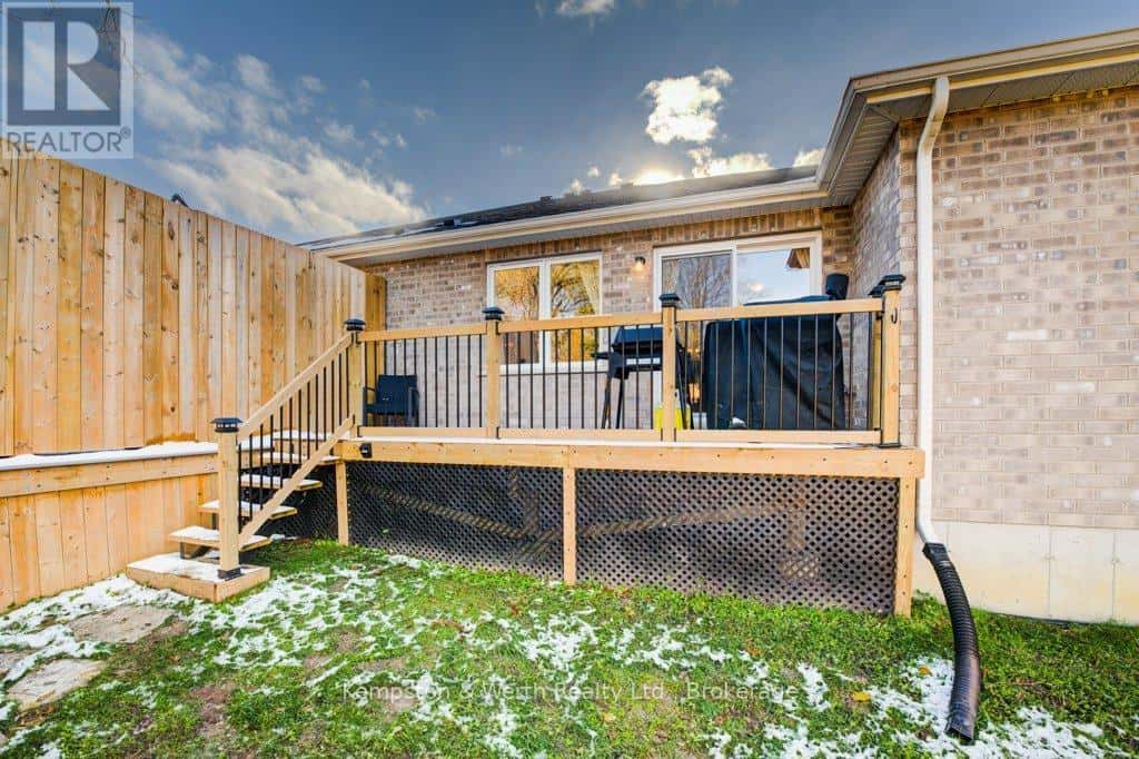 8 MALCOLM CRESCENT — North Perth (Listowel), Ontario - Photo 4 of 45