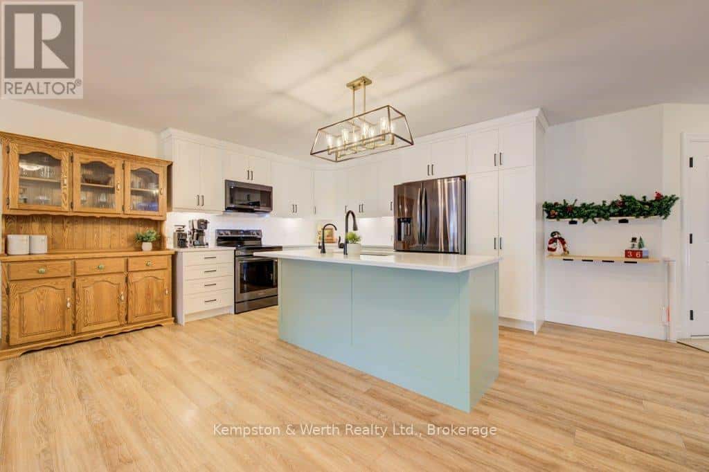 8 MALCOLM CRESCENT — North Perth (Listowel), Ontario - Photo 3 of 45