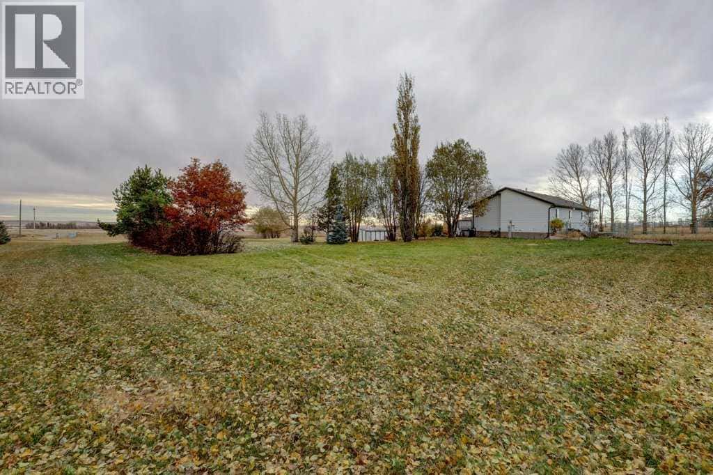 235006 Highway 817 — Rural Wheatland County, Alberta - Photo 4 of 42