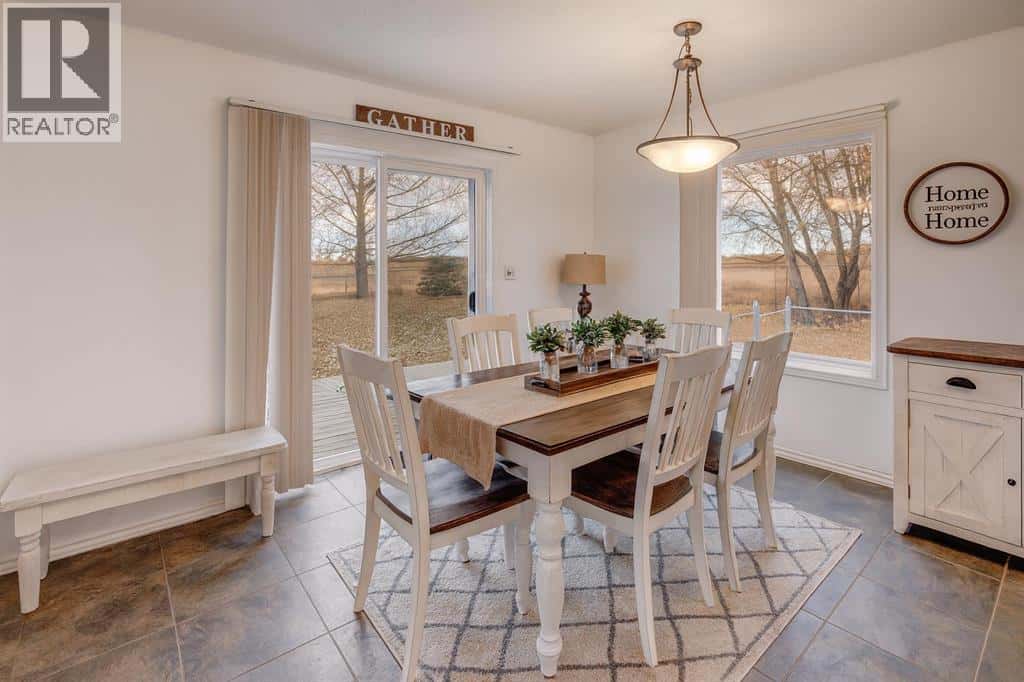 235006 Highway 817 — Rural Wheatland County, Alberta - Photo 5 of 42