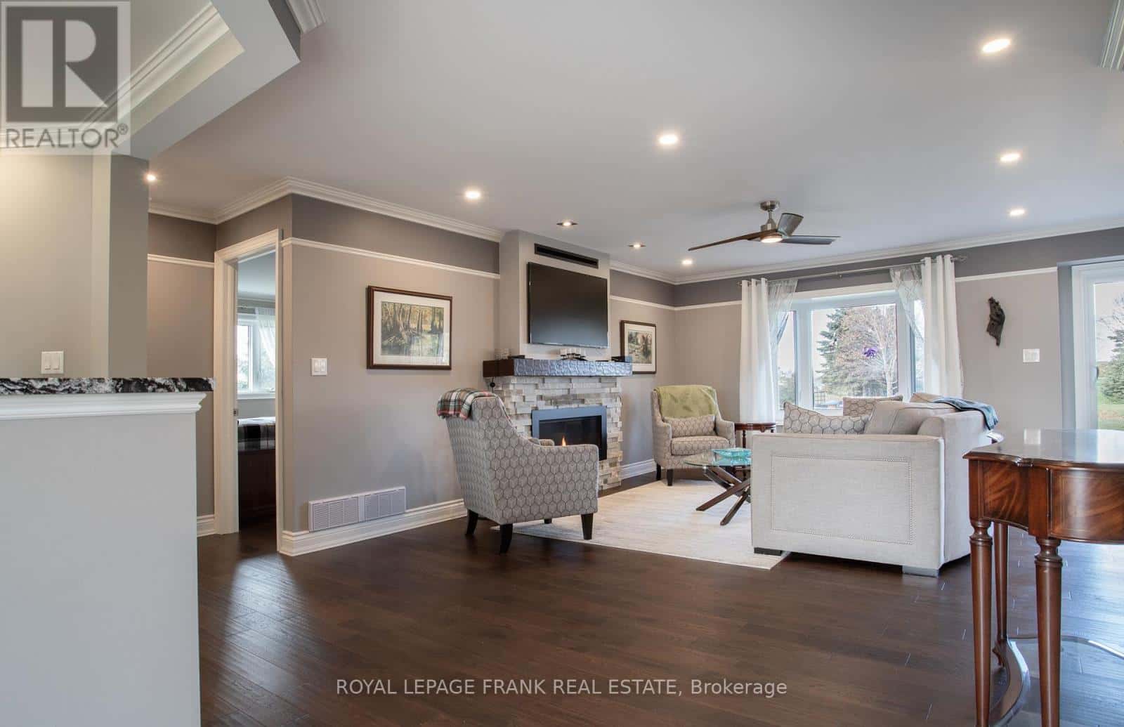 15 HALLETT CRESCENT — Kawartha Lakes (Mariposa), Ontario - Photo 2 of 40