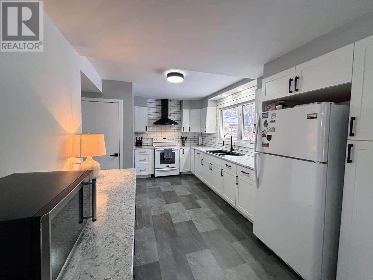 32 Mona DR — Manitouwadge, Ontario - Photo 5 of 46