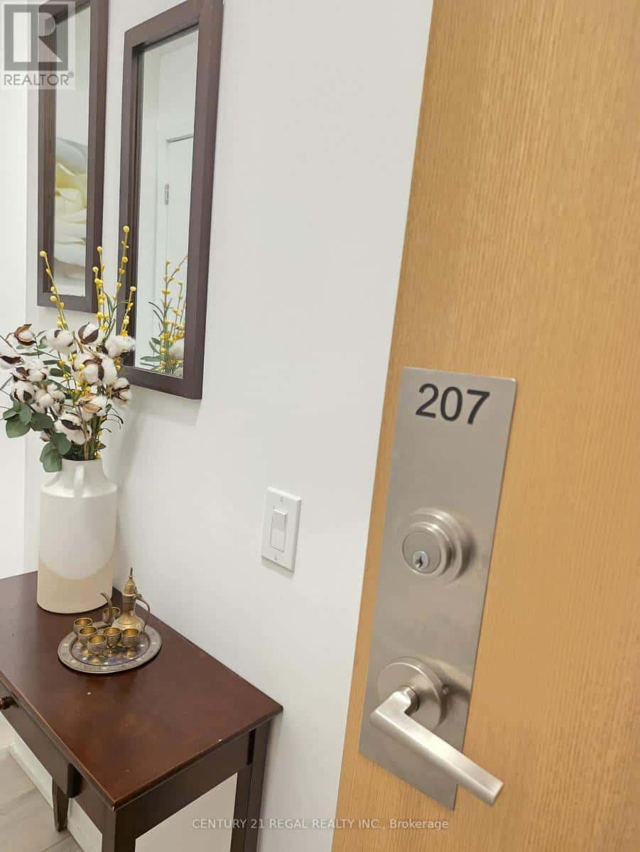 207 - 1787 ST CLAIR AVE W. AVENUE — Toronto (Weston-Pellam Park), Ontario - Photo 3 of 32