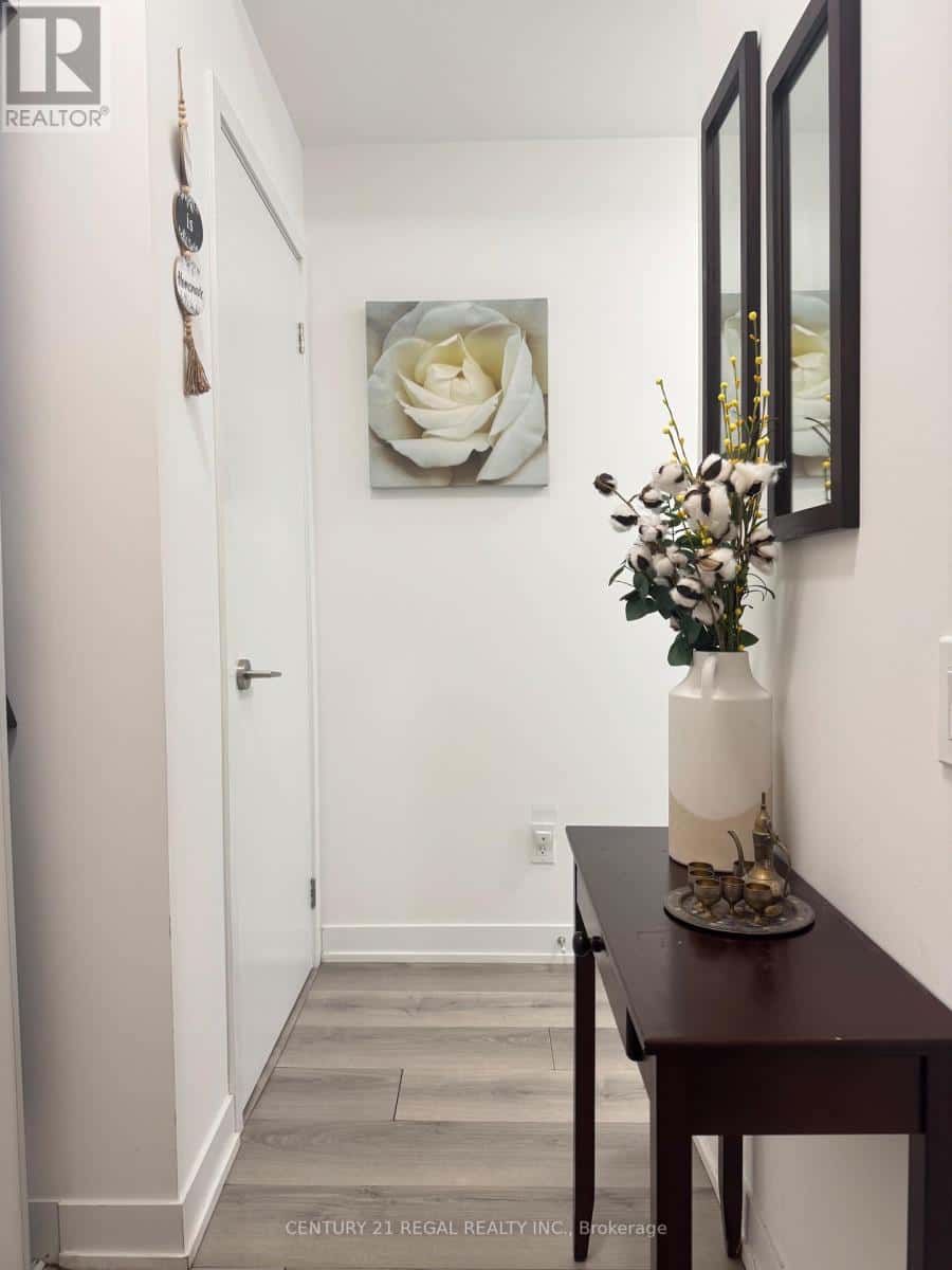 207 - 1787 ST CLAIR AVE W. AVENUE — Toronto (Weston-Pellam Park), Ontario - Photo 4 of 32