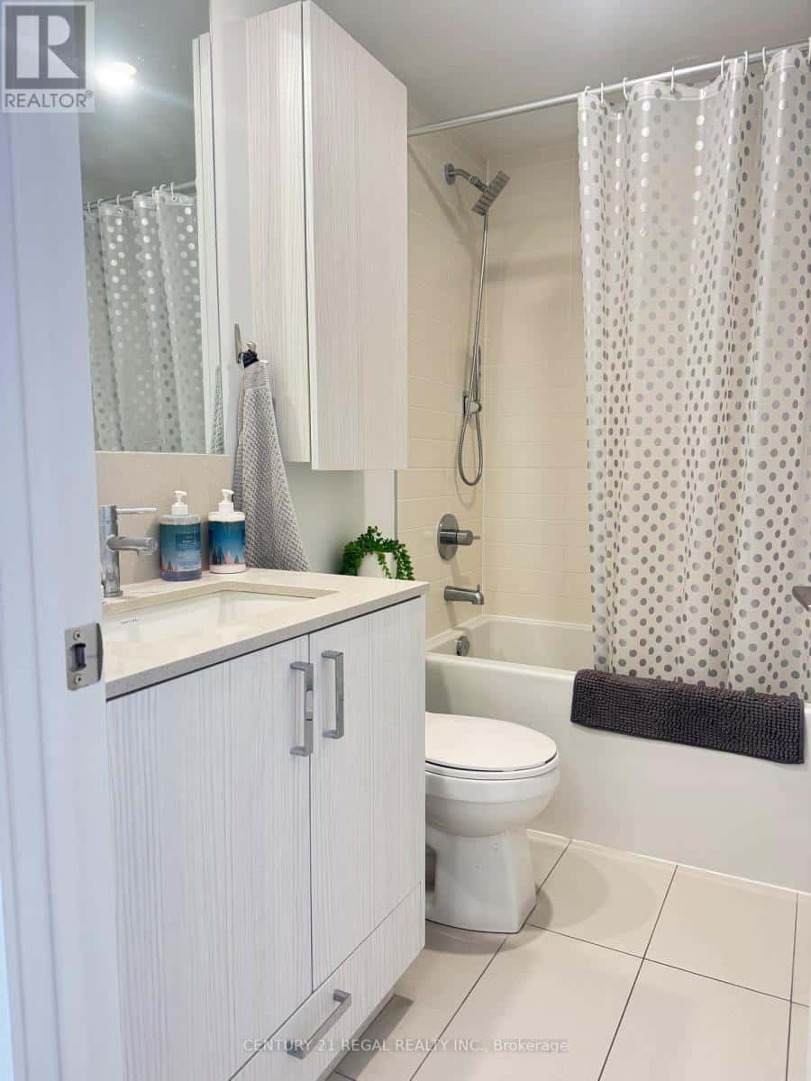 207 - 1787 ST CLAIR AVE W. AVENUE — Toronto (Weston-Pellam Park), Ontario - Photo 5 of 32