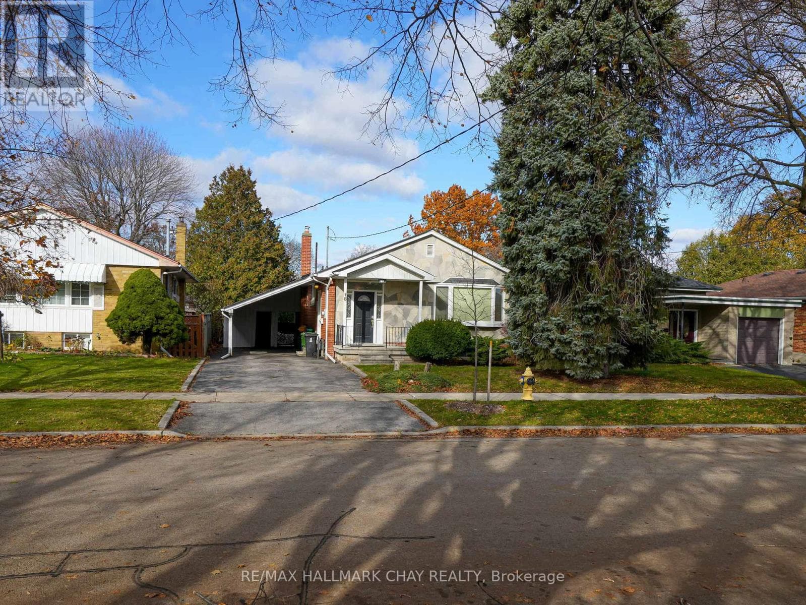 18 LUDGATE DRIVE — Toronto (Rexdale-Kipling), Ontario - Main photo