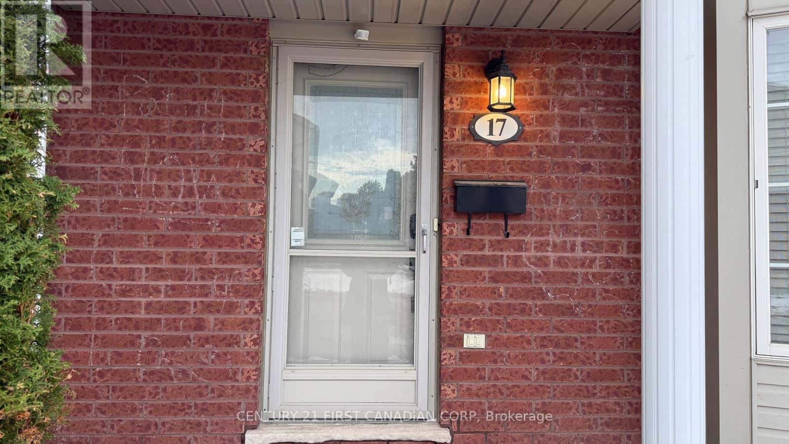 17 - 101 BROOKSIDE STREET — London South (South I), Ontario - Photo 3 of 36