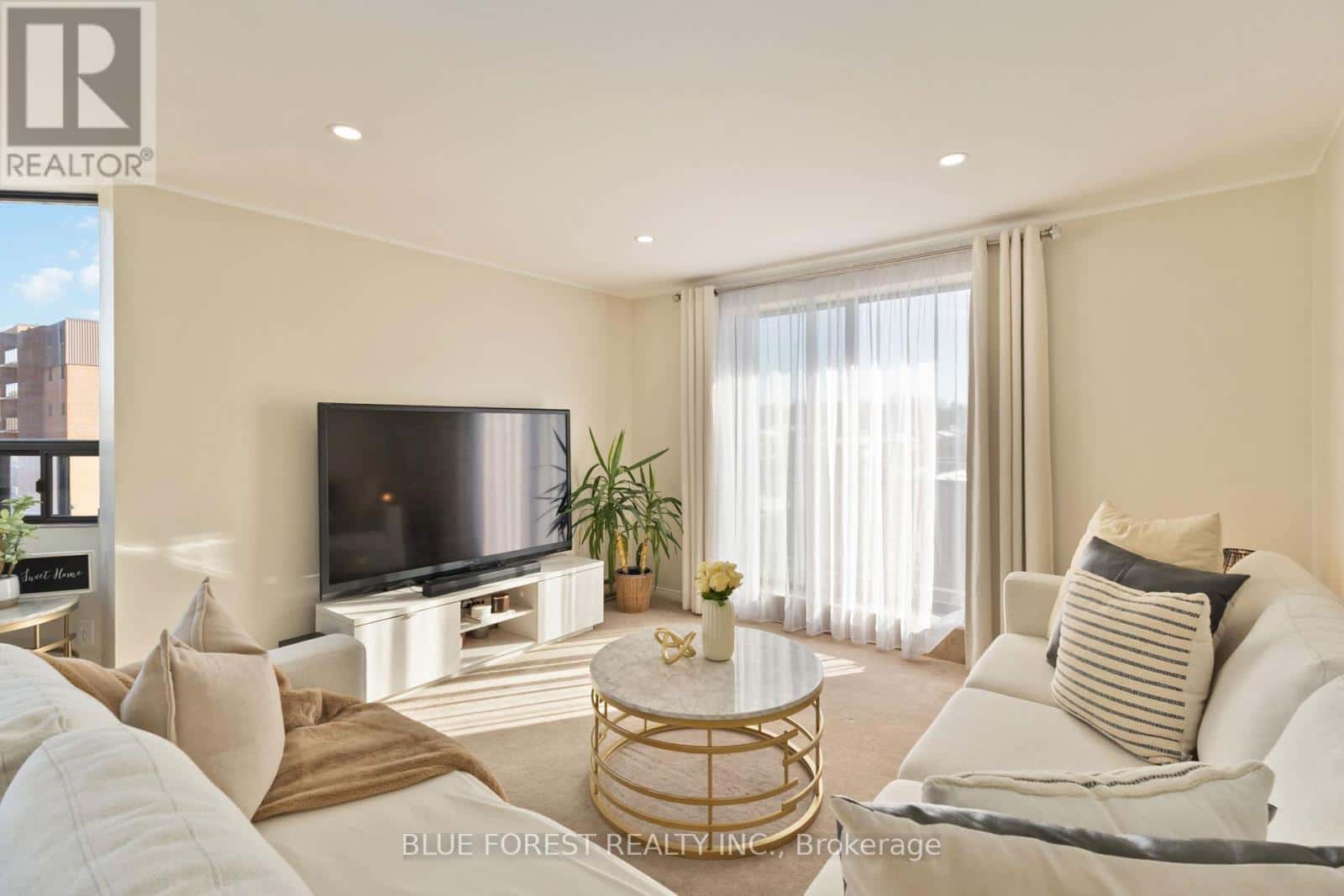 75 Huxley Street 502