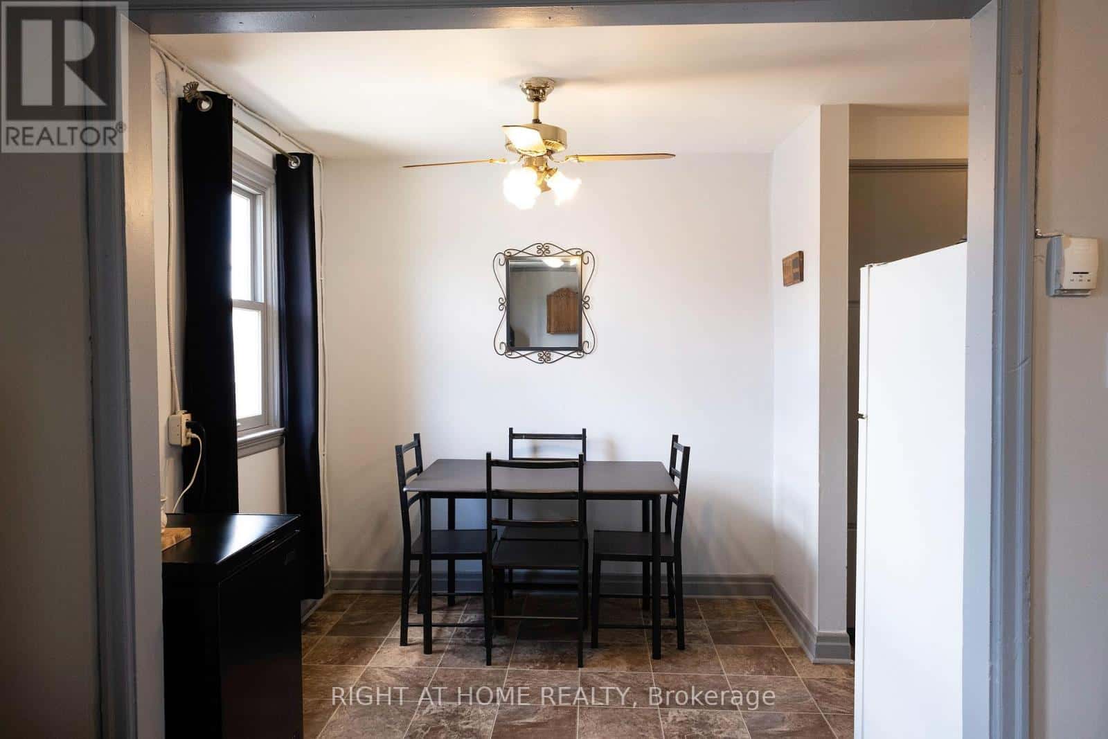 229 ELGIN STREET W — Arnprior, Ontario - Photo 4 of 29