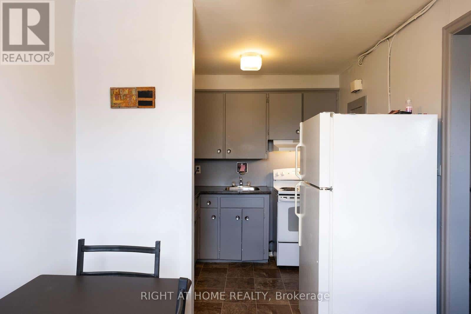 229 ELGIN STREET W — Arnprior, Ontario - Photo 5 of 29