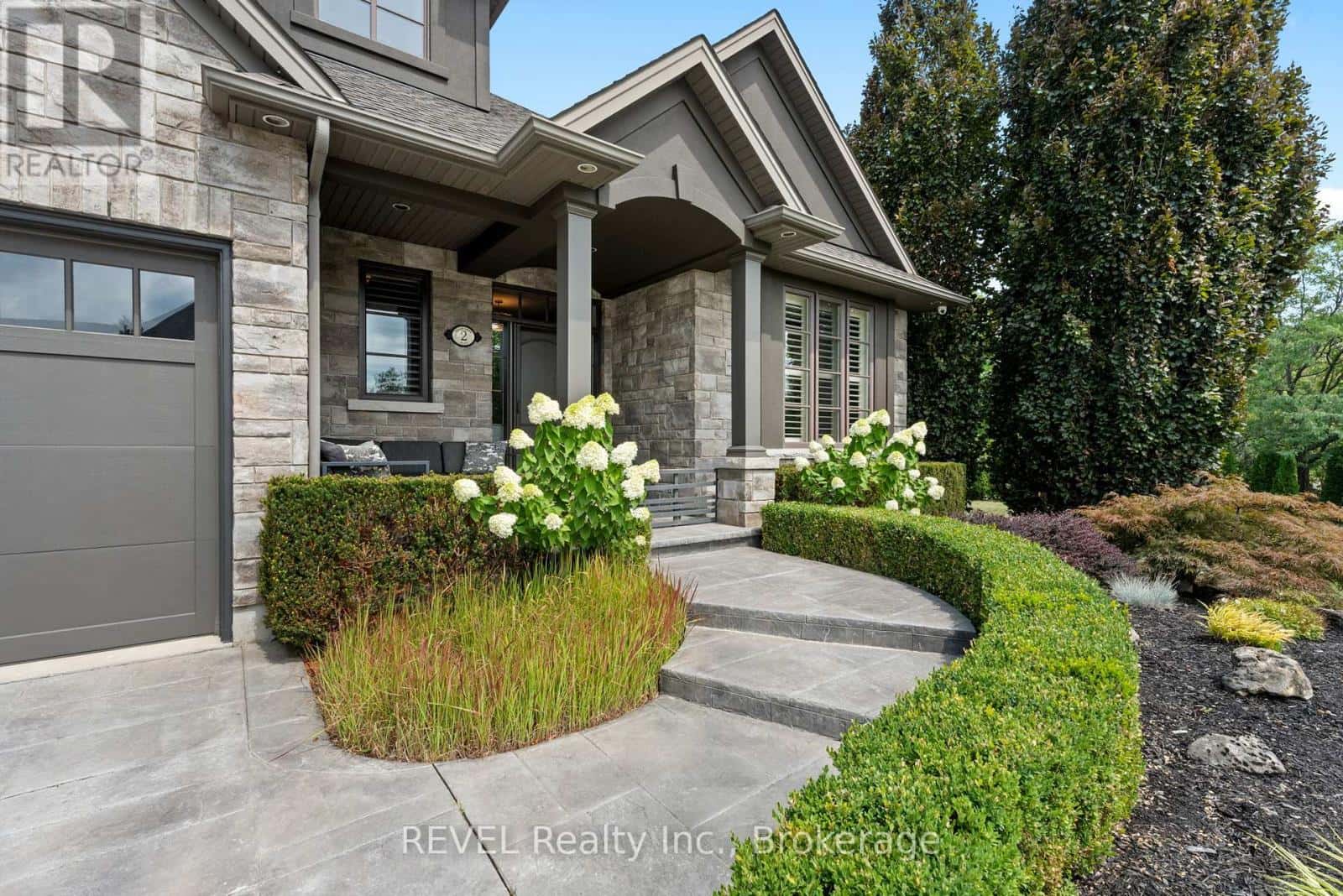 2 TULIP TREE ROAD — Niagara-on-the-Lake (St. Davids), Ontario - Photo 3 of 47