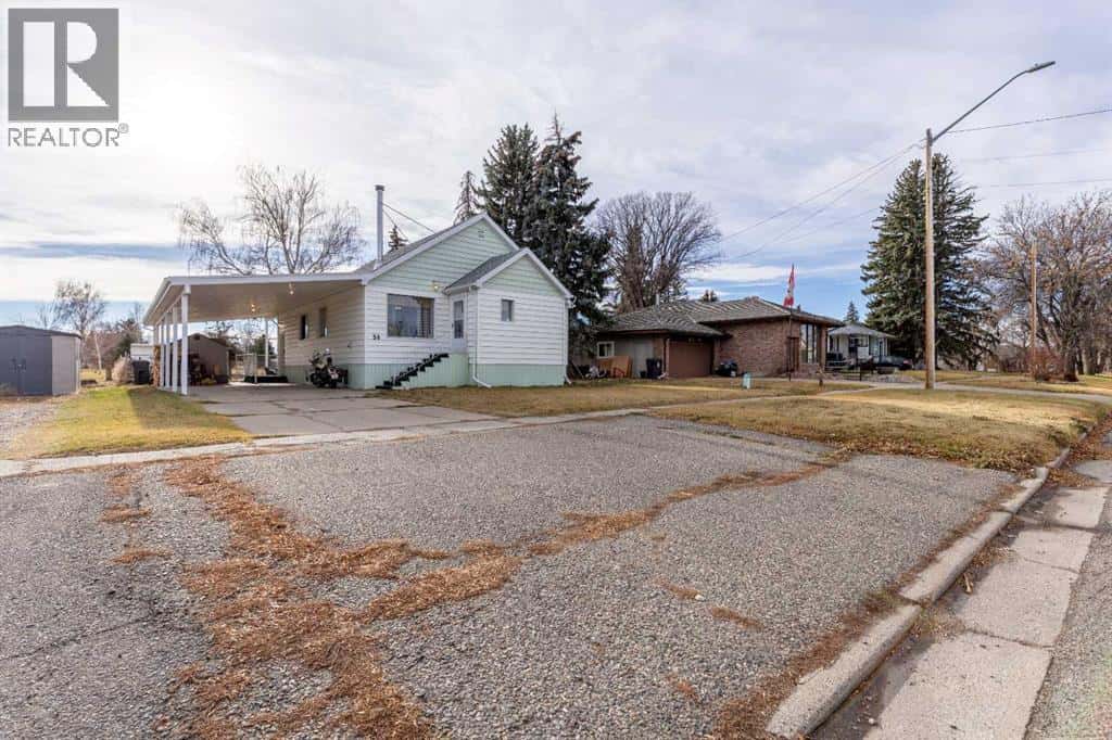 56 E 100 S — Raymond, Alberta - Photo 2 of 34