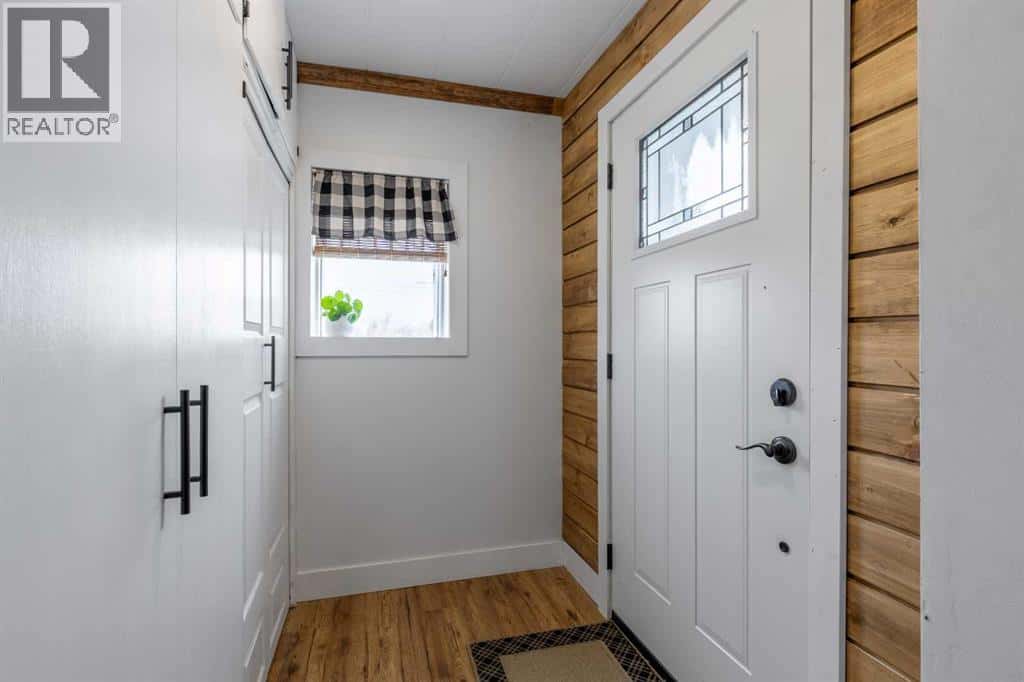 56 E 100 S — Raymond, Alberta - Photo 3 of 34