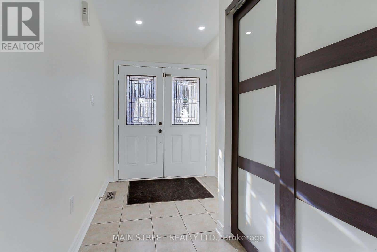 73 FOUR SEASONS CRESCENT — East Gwillimbury, Ontario - Photo 3 of 32