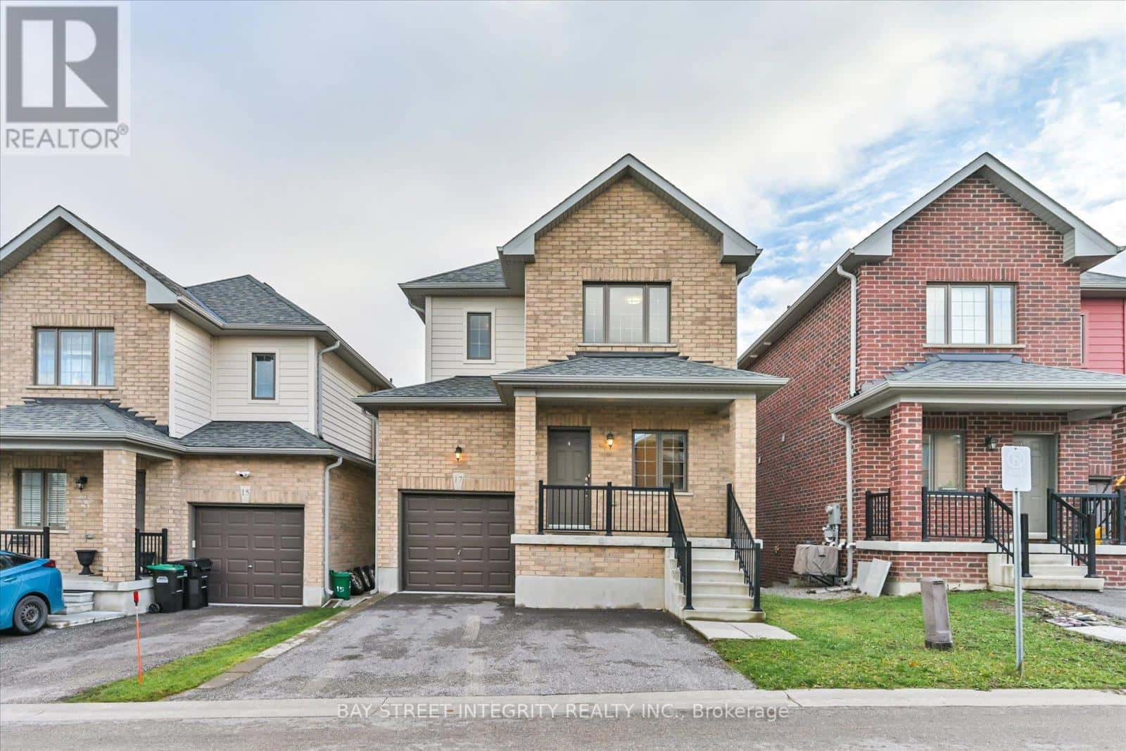 17 BEDFORD ESTATES CRESCENT — Barrie (Bayshore), Ontario - Photo 2 of 32