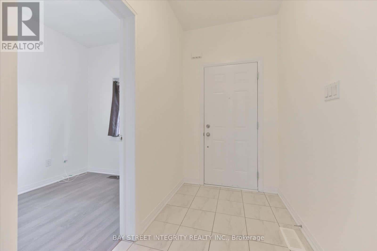 17 BEDFORD ESTATES CRESCENT — Barrie (Bayshore), Ontario - Photo 4 of 32