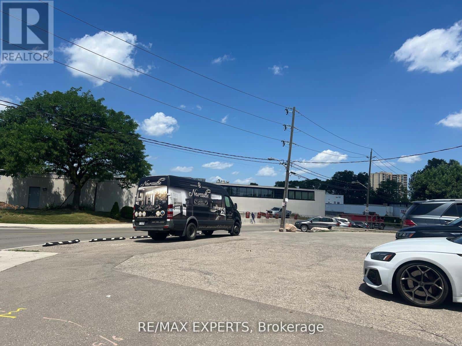 82 INDUSTRY STREET — Toronto (Beechborough-Greenbrook), Ontario - Photo 4 of 31