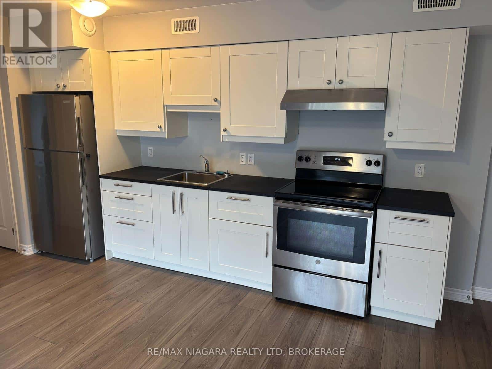 3 - 2622 STEVENSVILLE ROAD — Fort Erie (Stevensville), Ontario - Photo 4 of 9