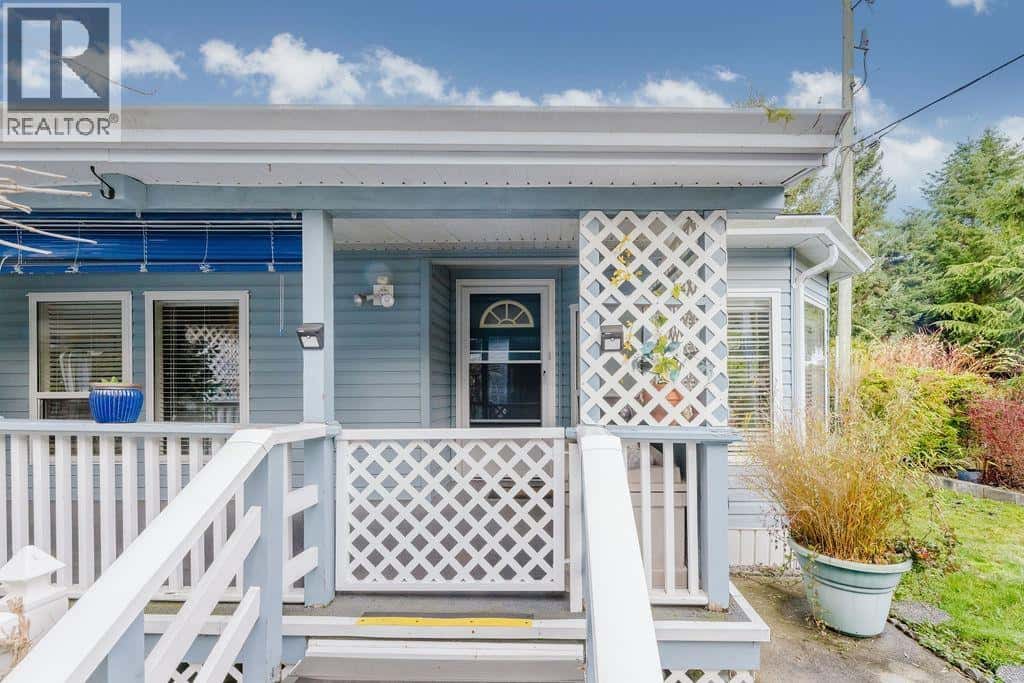 26 1123 FLUME ROAD — Roberts Creek, British Columbia - Photo 4 of 37