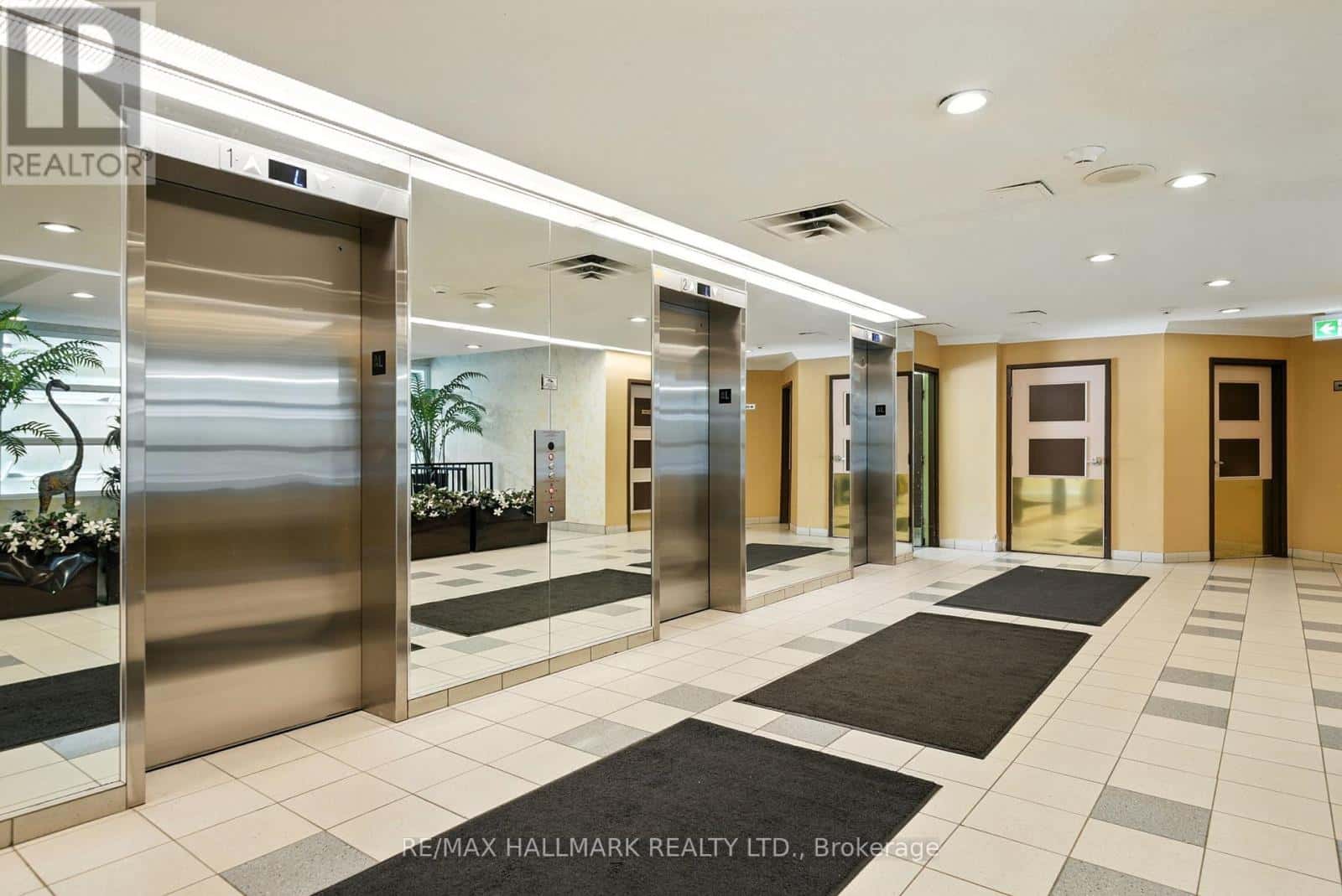 #802 - 3050 ELLESMERE ROAD — Toronto (Morningside), Ontario - Photo 5 of 25