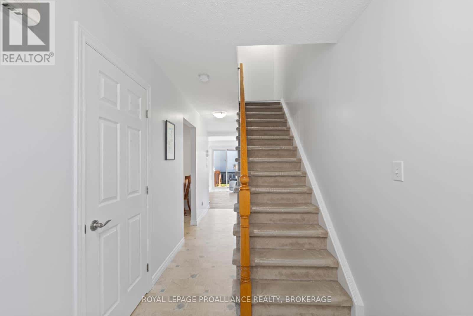 582 HERITAGE COURT — Kingston (East Gardiners Rd), Ontario - Photo 2 of 31