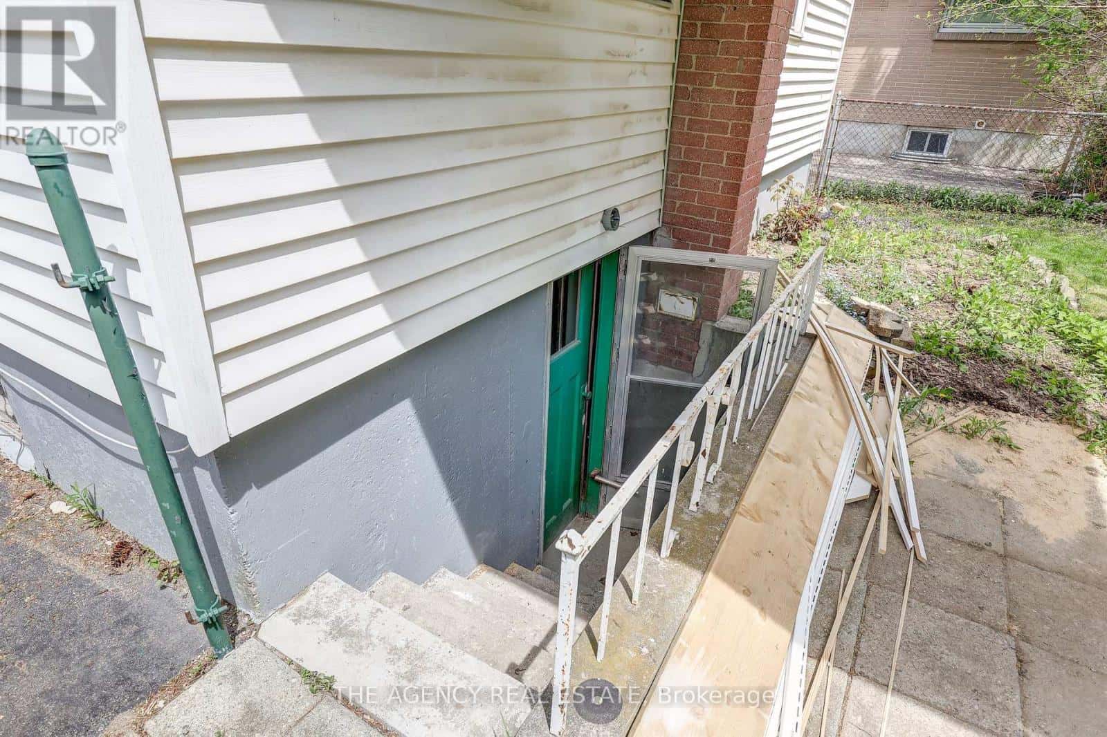 LOWER - 489 SALISBURY STREET — London East (East G), Ontario - Photo 3 of 29