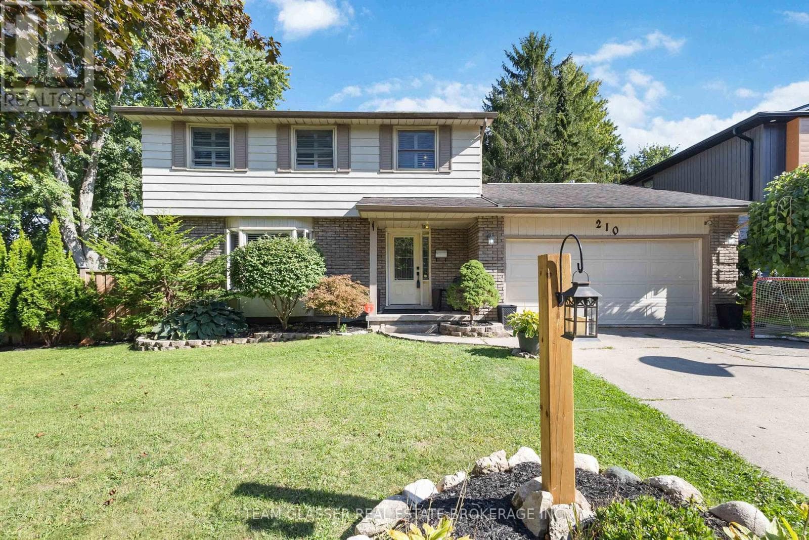 210 CHALET CRESCENT — London South (South K), Ontario - Main photo