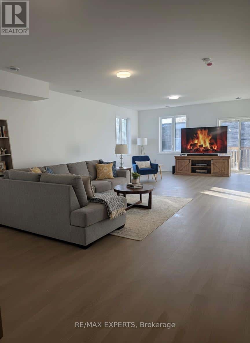 13 - 2 SLESSOR BOULEVARD — Grimsby (Grimsby West), Ontario - Photo 5 of 24