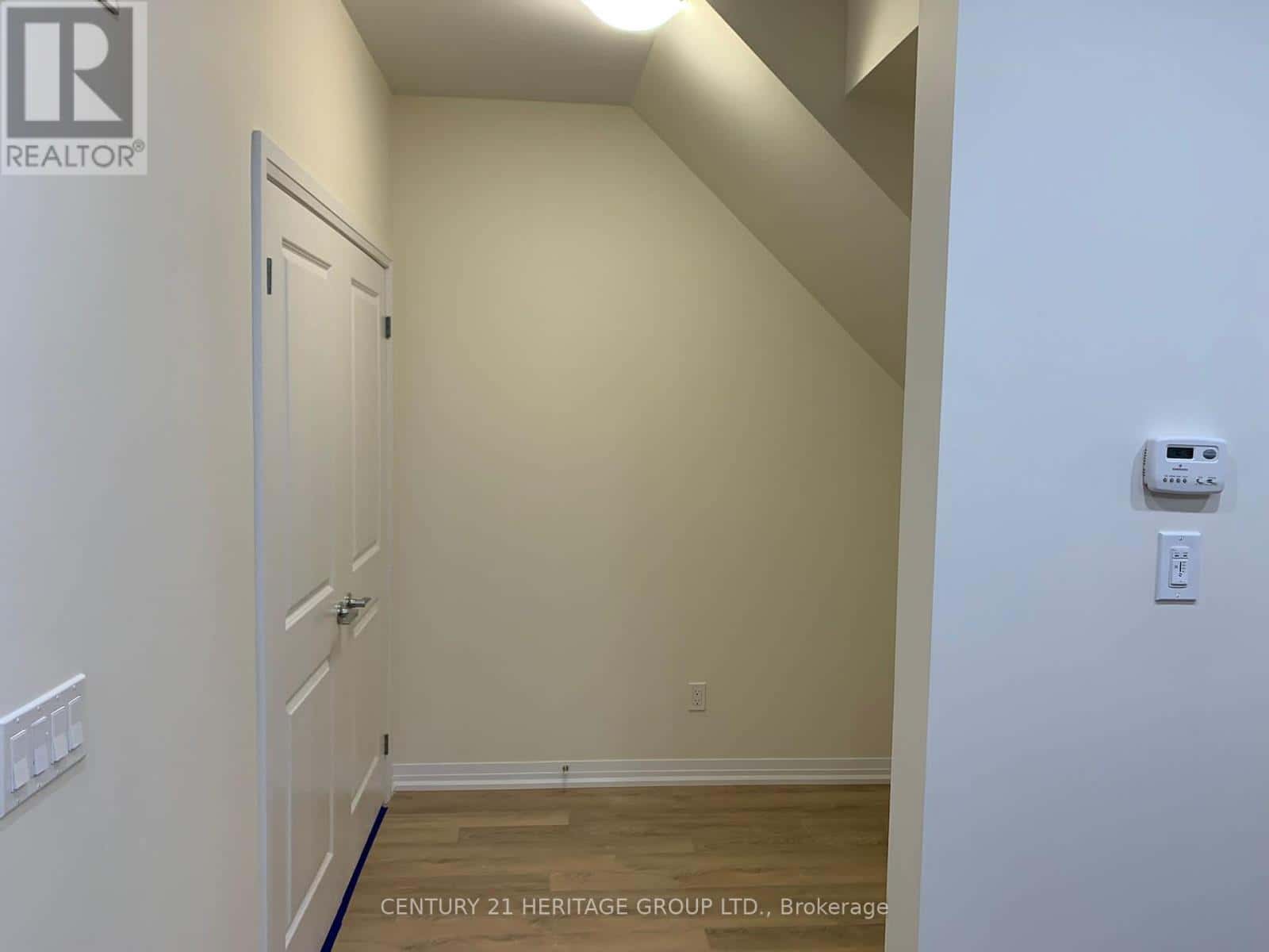 308 - 2635 WILLIAM JACKSON DRIVE — Pickering (Duffin Heights), Ontario - Photo 5 of 11